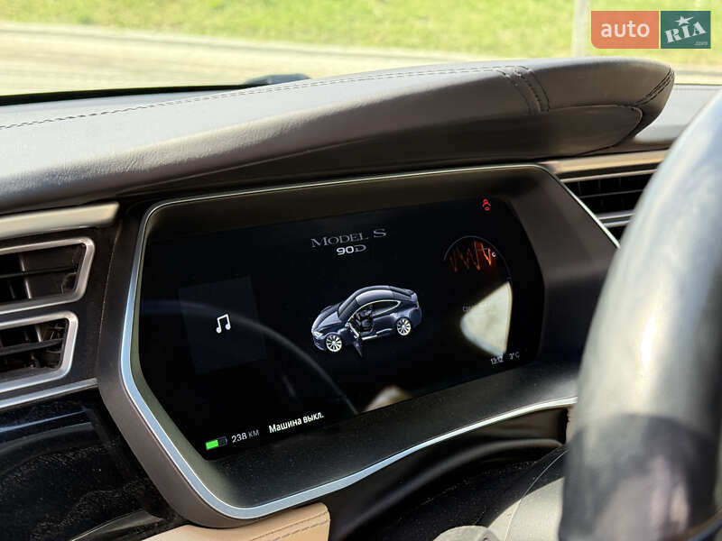 Лифтбек Tesla Model S 2017 в Львове