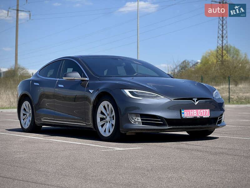 Лифтбек Tesla Model S 2016 в Ровно