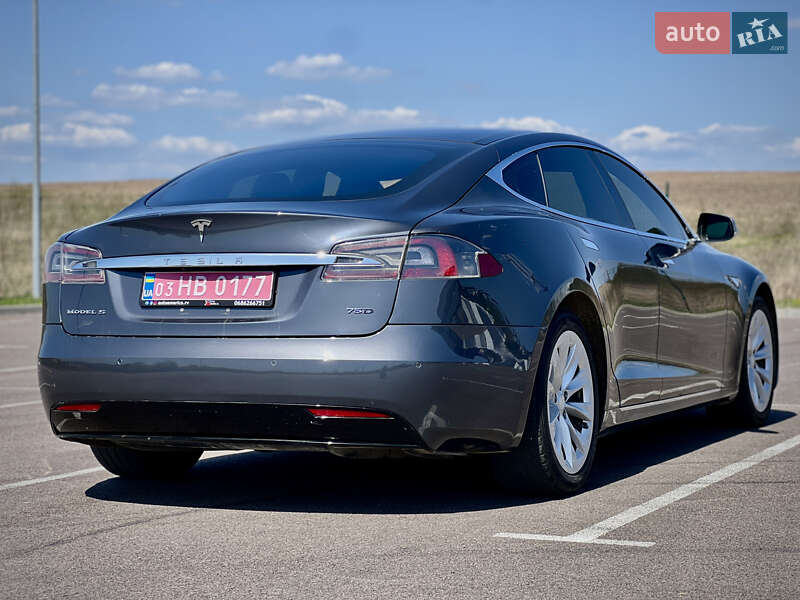 Лифтбек Tesla Model S 2016 в Ровно