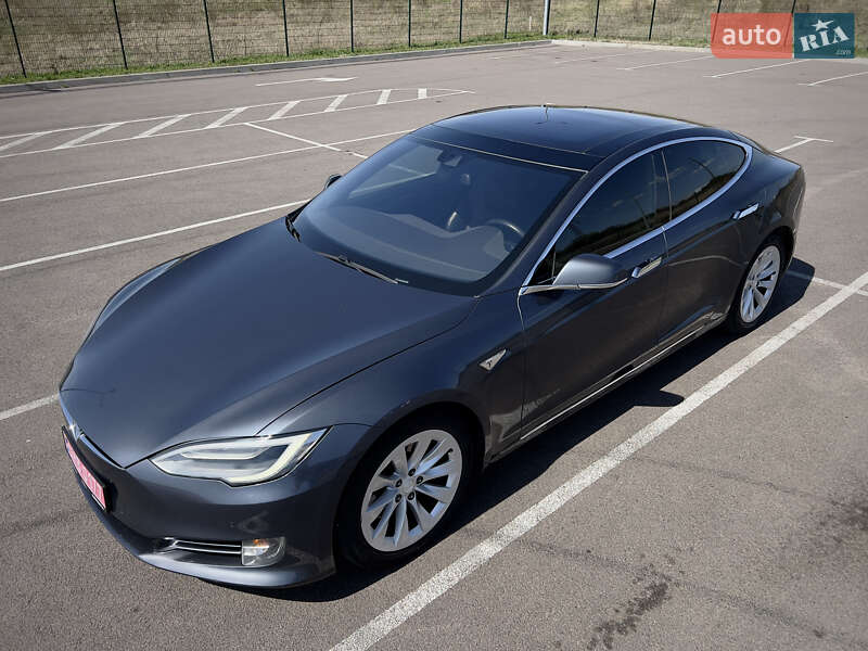 Лифтбек Tesla Model S 2016 в Ровно
