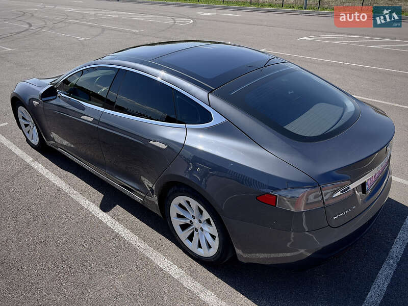 Лифтбек Tesla Model S 2016 в Ровно