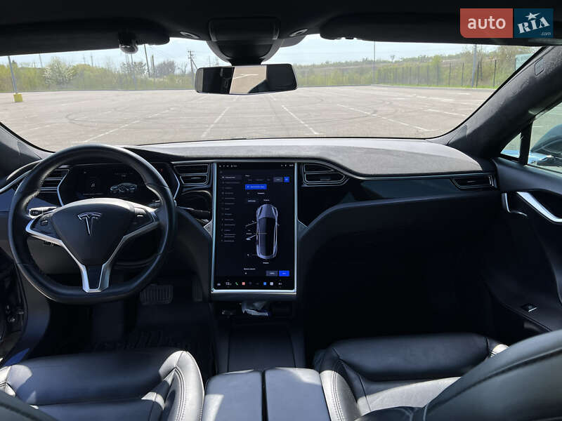 Лифтбек Tesla Model S 2016 в Ровно
