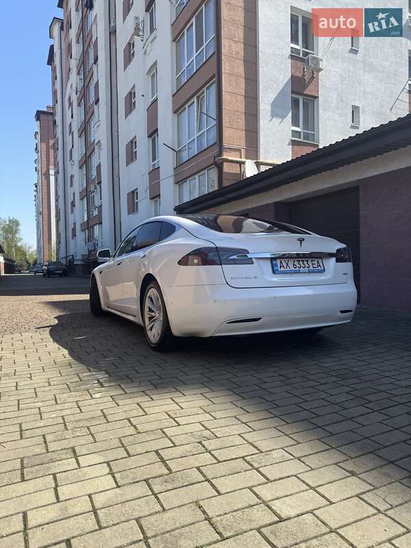 Лифтбек Tesla Model S 2017 в Ивано-Франковске