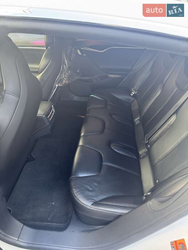 Лифтбек Tesla Model S 2017 в Ивано-Франковске