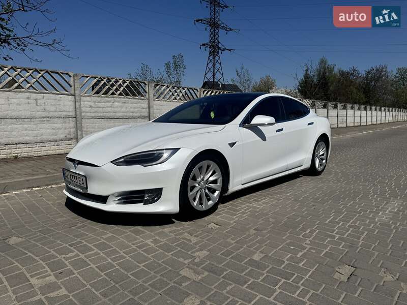 Лифтбек Tesla Model S 2017 в Ивано-Франковске