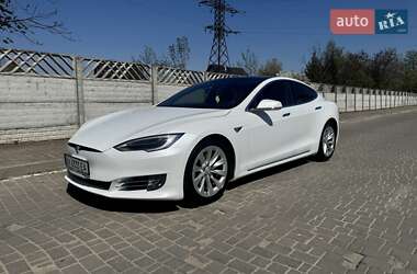 Лифтбек Tesla Model S 2017 в 