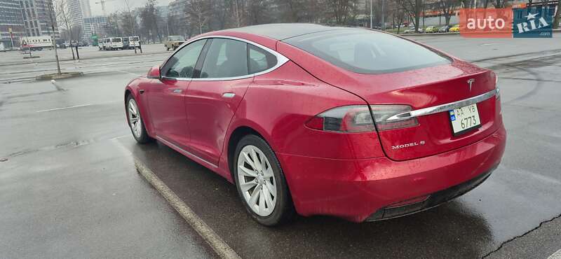 Лифтбек Tesla Model S 2017 в Киеве