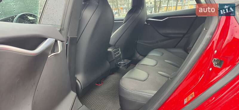 Лифтбек Tesla Model S 2017 в Киеве