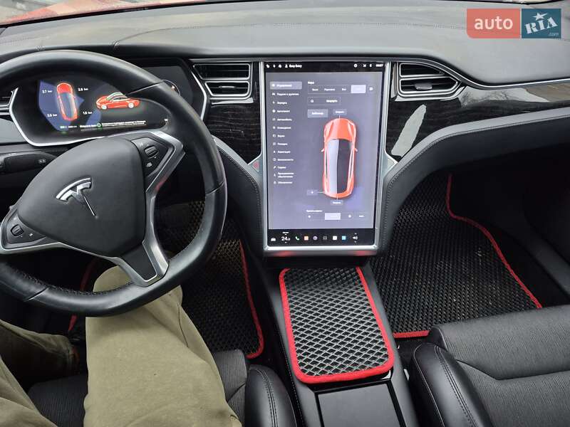Лифтбек Tesla Model S 2017 в Киеве