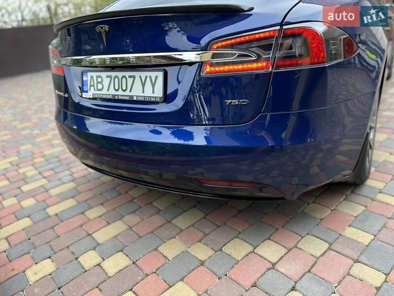 Лифтбек Tesla Model S 2017 в Херсоне