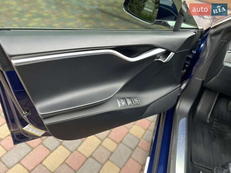 Лифтбек Tesla Model S 2017 в Херсоне