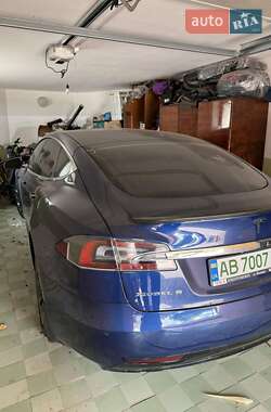 Лифтбек Tesla Model S 2017 в 