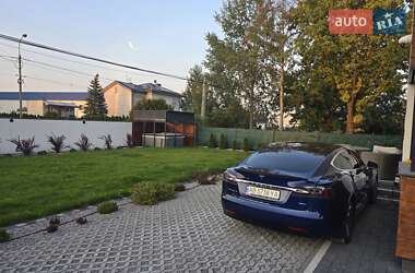 Лифтбек Tesla Model S 2017 в 