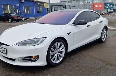 Лифтбек Tesla Model S 2017 в 