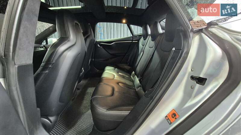 Лифтбек Tesla Model S 2015 в Киеве фото 13 Лифтбек Tesla Model S 2015 в Киеве