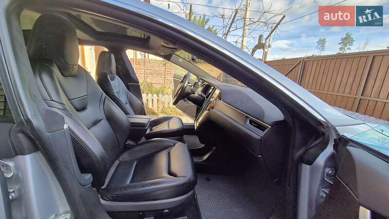 Лифтбек Tesla Model S 2015 в Киеве фото 28 Лифтбек Tesla Model S 2015 в Киеве