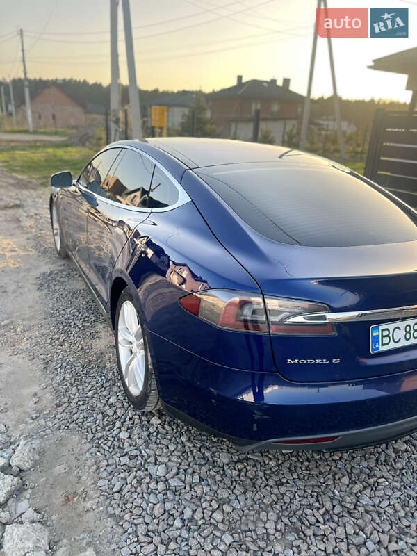 Лифтбек Tesla Model S 2015 в Львове