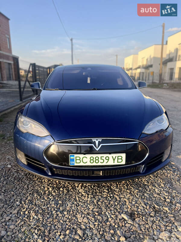 Лифтбек Tesla Model S 2015 в Львове