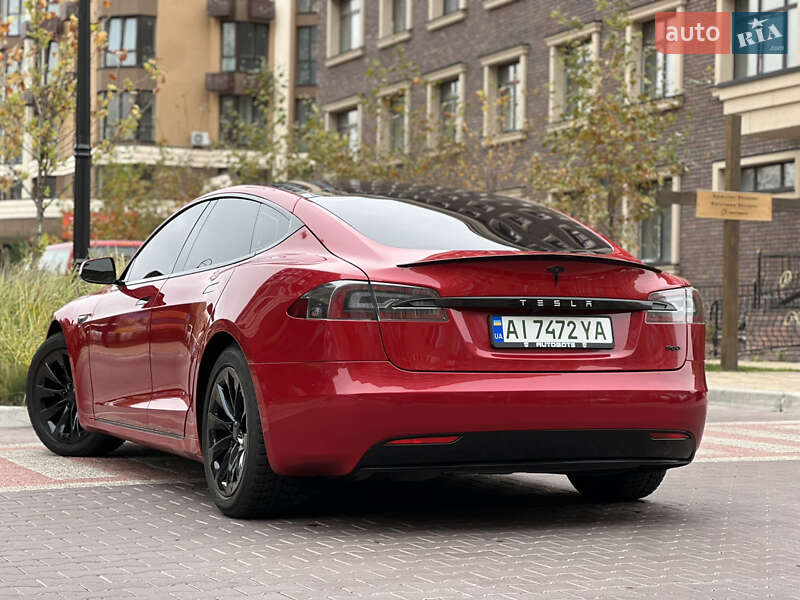 Ліфтбек Tesla Model S 2016 в Києві