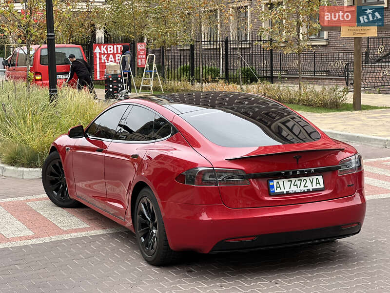 Ліфтбек Tesla Model S 2016 в Києві
