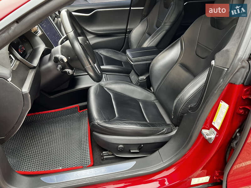 Ліфтбек Tesla Model S 2016 в Києві