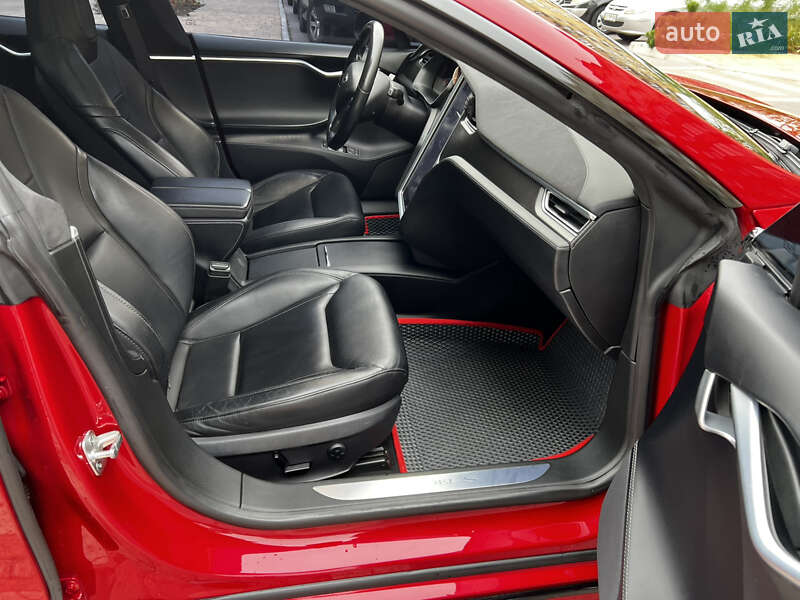 Ліфтбек Tesla Model S 2016 в Києві