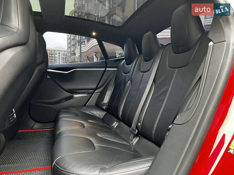Ліфтбек Tesla Model S 2016 в Києві