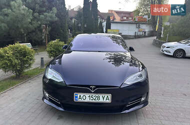 Лифтбек Tesla Model S 2015 в 