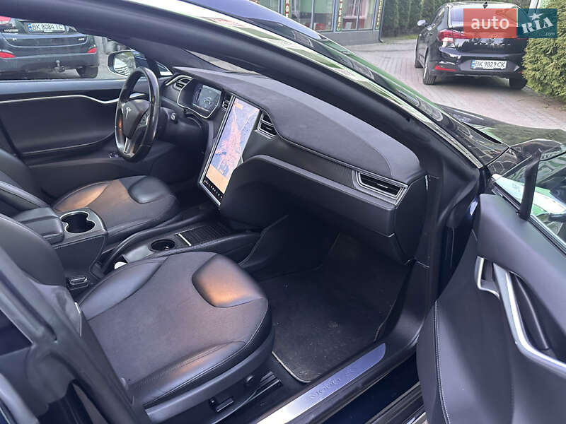 Ліфтбек Tesla Model S 2015 в Сваляві