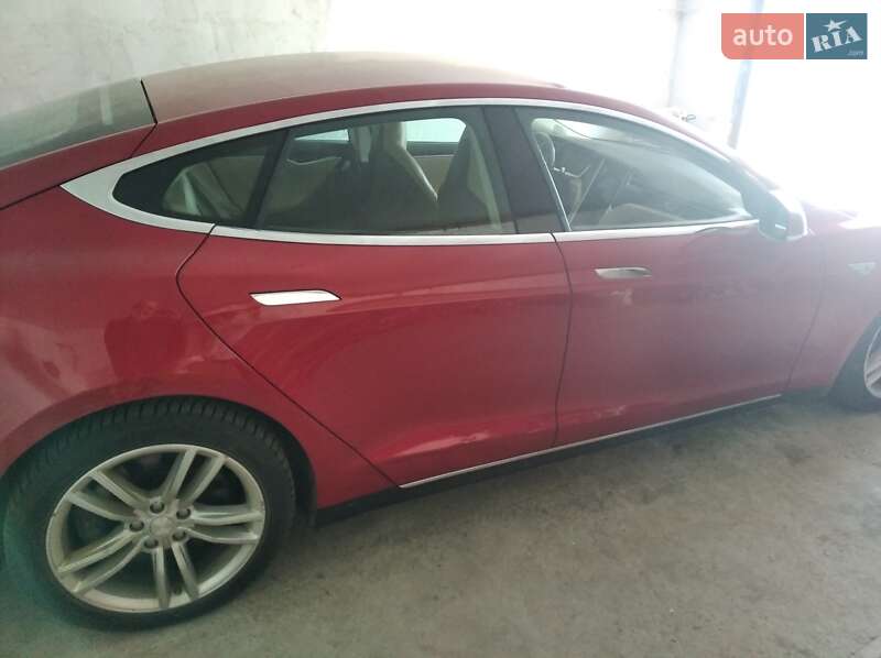 Ліфтбек Tesla Model S 2014 в Житомирі