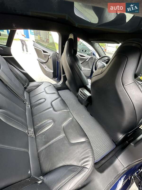 Лифтбек Tesla Model S 2017 в Херсоне