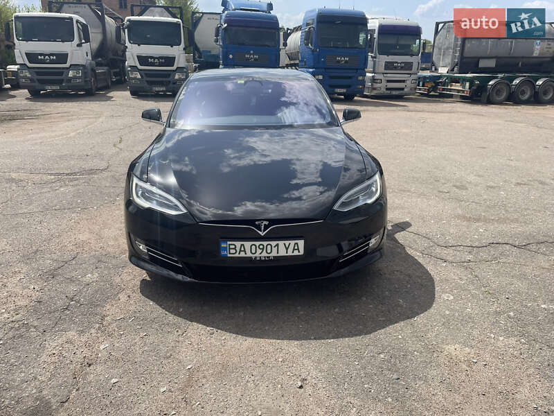Лифтбек Tesla Model S 2018 в Александрие