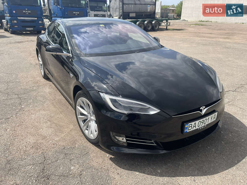 Лифтбек Tesla Model S 2018 в Александрие