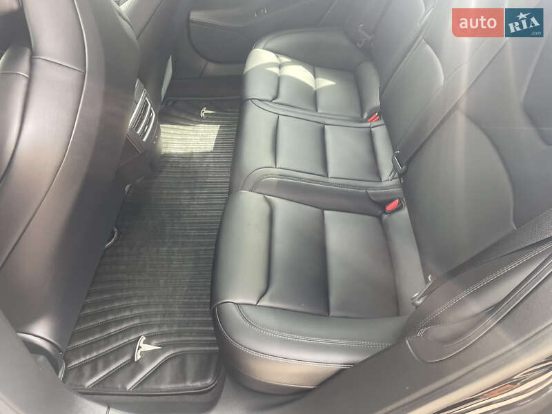 Лифтбек Tesla Model S 2018 в Александрие