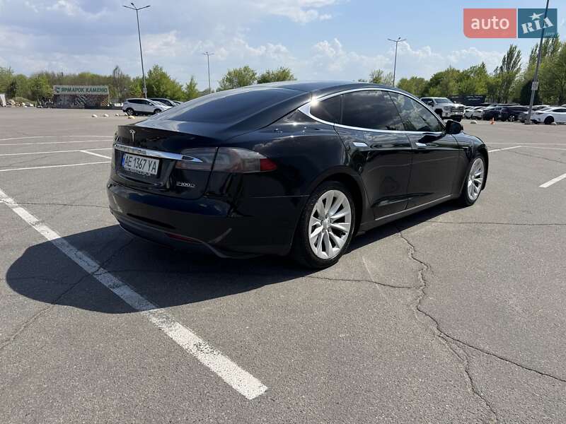 Ліфтбек Tesla Model S 2013 в Дніпрі