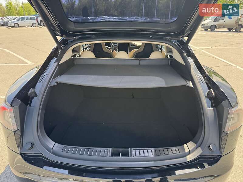 Ліфтбек Tesla Model S 2013 в Дніпрі