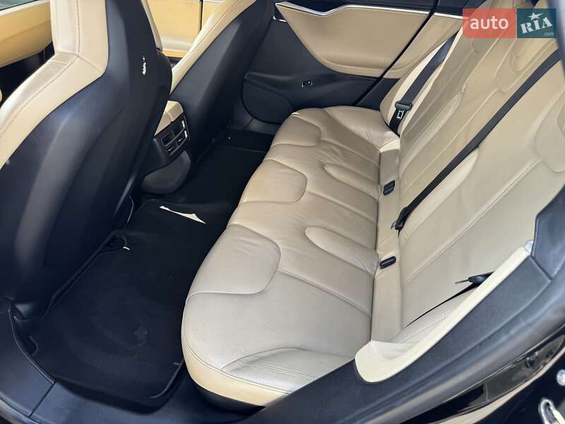 Ліфтбек Tesla Model S 2013 в Дніпрі