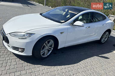 Лифтбек Tesla Model S 2015 в 