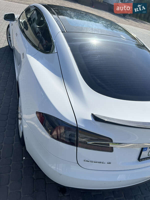 Лифтбек Tesla Model S 2015 в Львове