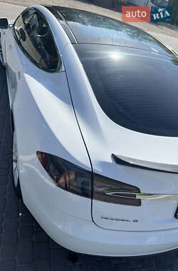 Лифтбек Tesla Model S 2015 в 