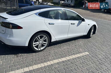 Лифтбек Tesla Model S 2015 в 