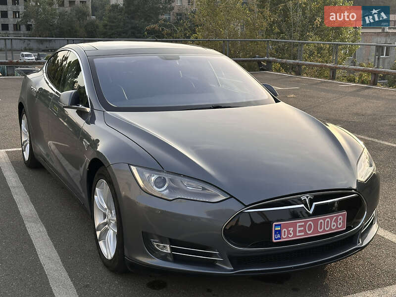 Лифтбек Tesla Model S 2014 в Киеве