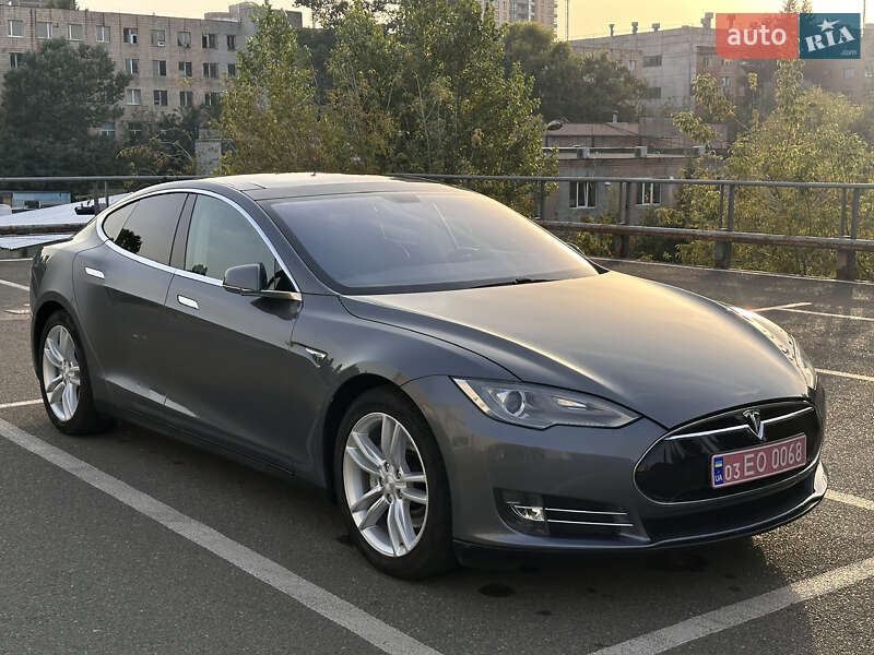 Лифтбек Tesla Model S 2014 в Киеве