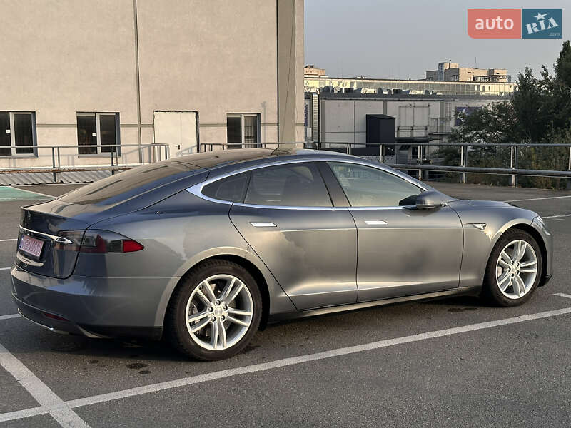 Лифтбек Tesla Model S 2014 в Киеве