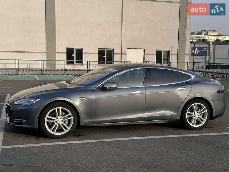 Лифтбек Tesla Model S 2014 в Киеве