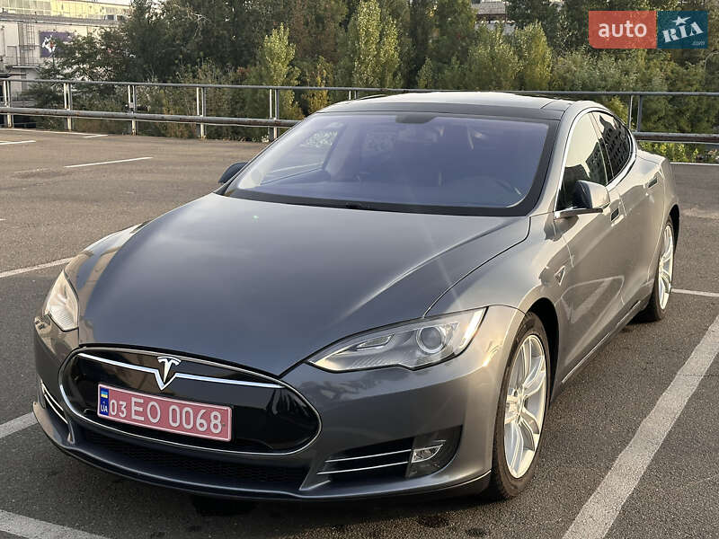 Лифтбек Tesla Model S 2014 в Киеве