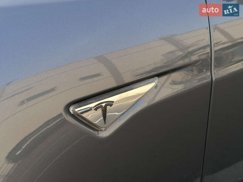 Лифтбек Tesla Model S 2014 в Киеве