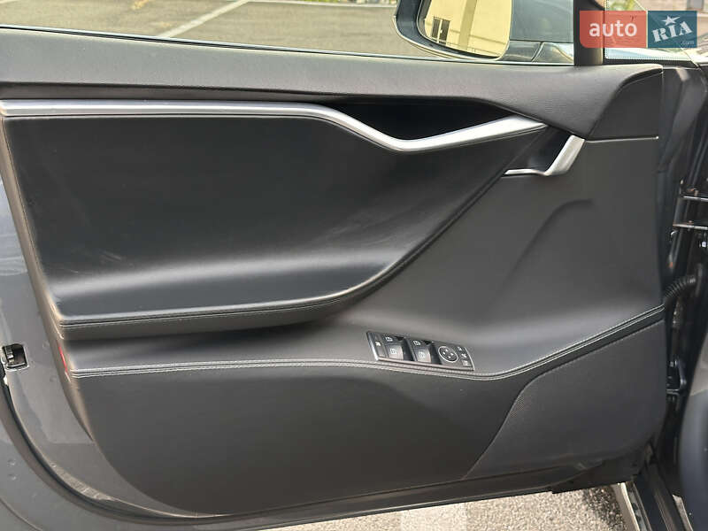Лифтбек Tesla Model S 2014 в Киеве