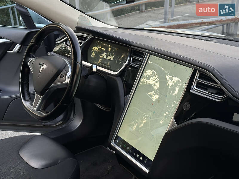 Лифтбек Tesla Model S 2014 в Киеве