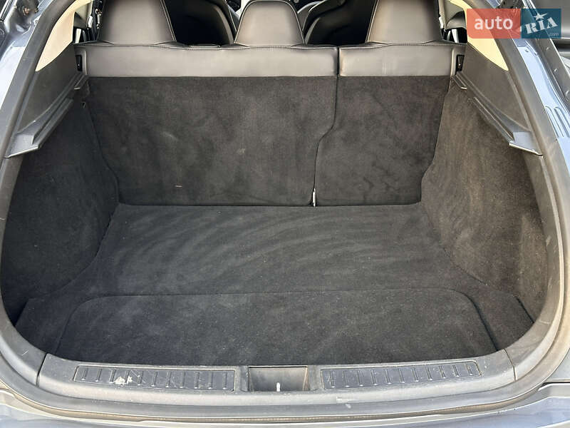 Лифтбек Tesla Model S 2014 в Киеве